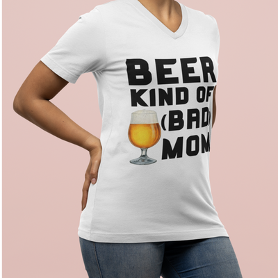 BEER KIND OF (BAD) MOM  Jersey Short Sleeve V-Neck Tee